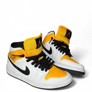 Jordan’s 1 Mid SE white & yellow